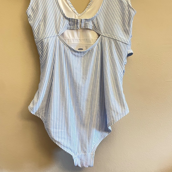 Old Navy Seersucker Blue & White One Piece Wrap Swimsuit Cap Sleeve Plus Size - Picture 12 of 13